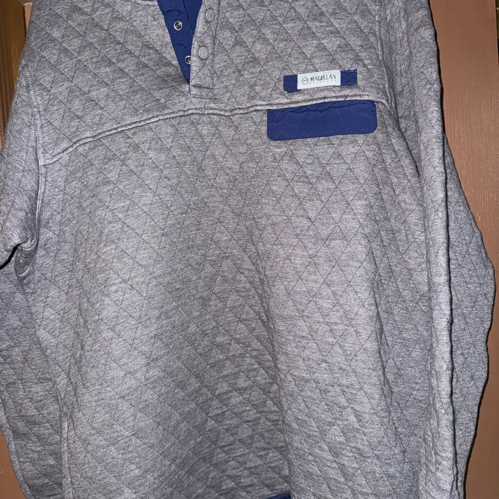 Gray and Blue Quilted Pullover XL Magellan